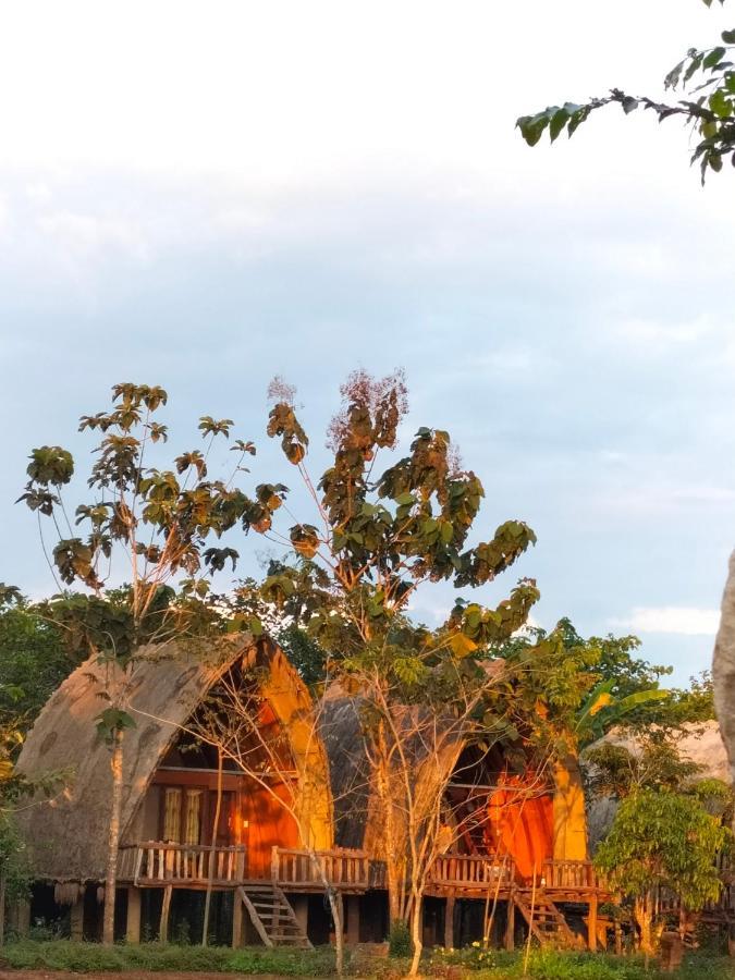 Rice Straw Green Lodge- Resort Quan Tom Екстериор снимка